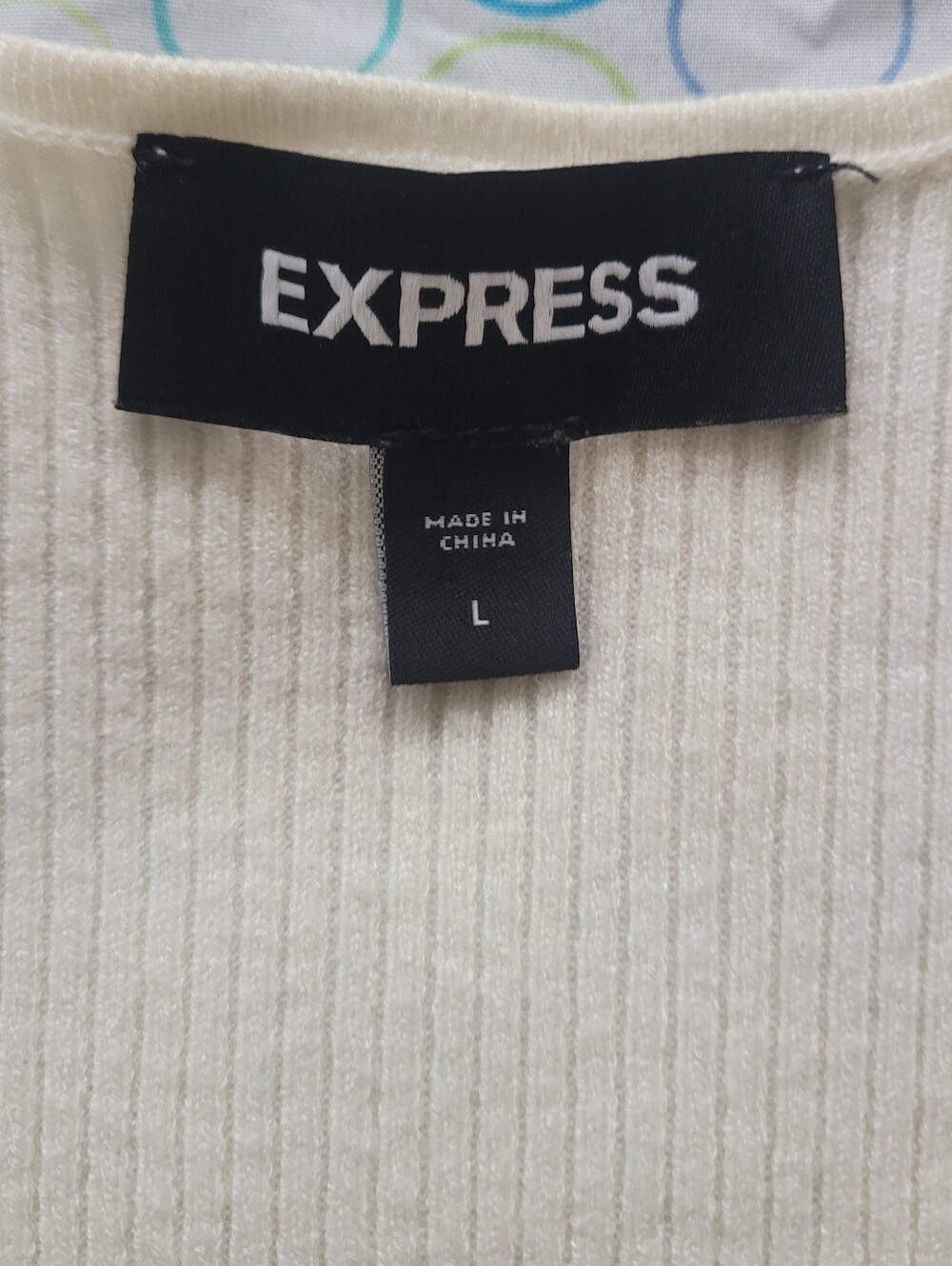 Express Cream V-Neck Ruffle Sleeve Ribbed Knit Sweater Size L - Picture 4 of 4